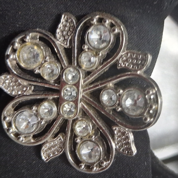 Starlet Silver and Black Embellished Sandals with Floral Design Size 9.5W - Picture 5 of 12